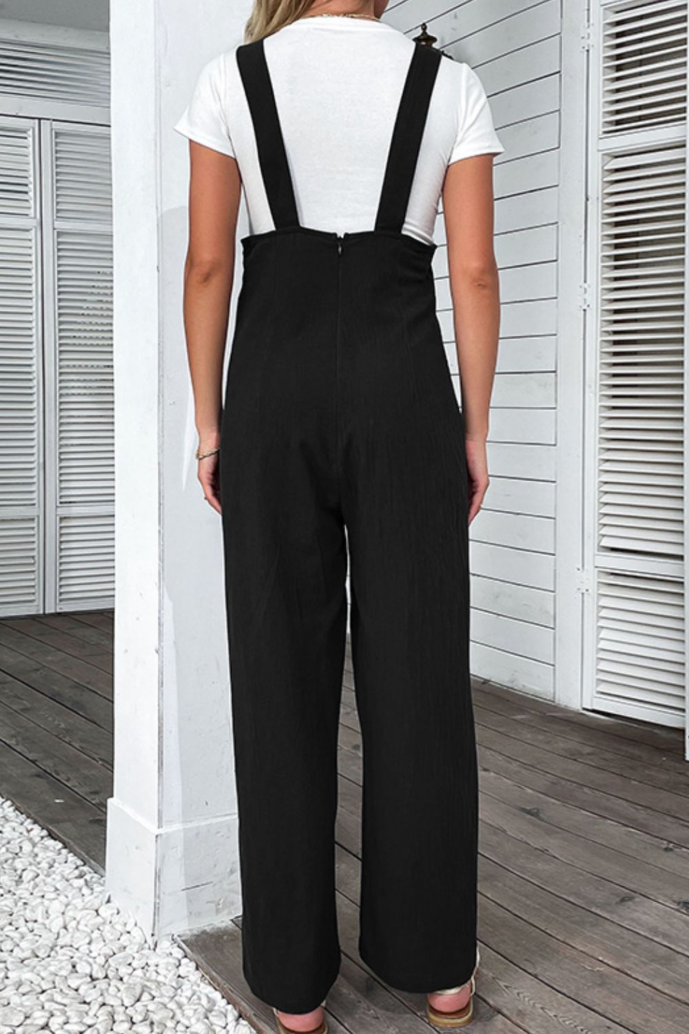 Cheerful overalls with a straight fit, ideal for sunny days.